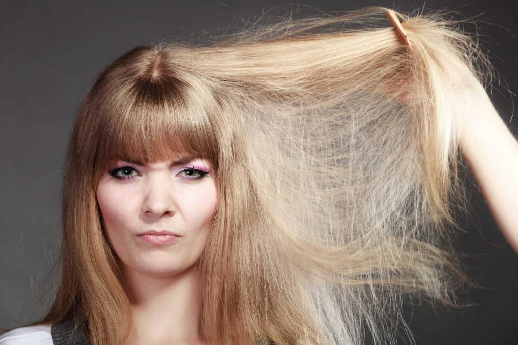 BLOG #16: DE ULTIEME TIPS OM DROOG HAAR TE VOORKOMEN! - KOOS • alles voor de kapper