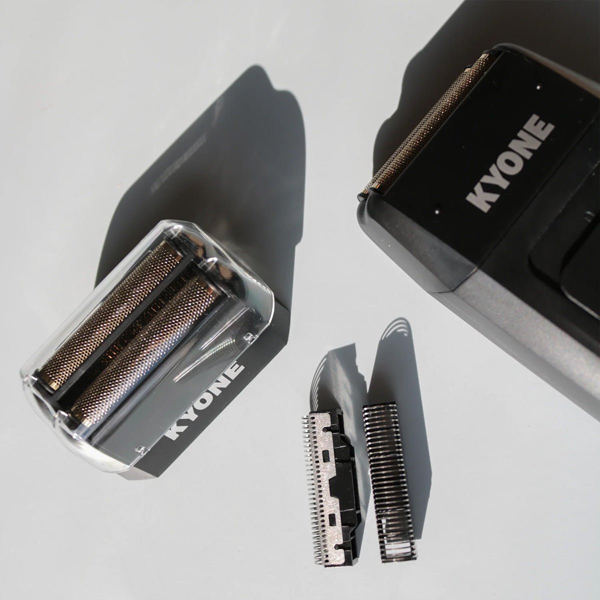 Kyone Grim Reaper II Dual Foil Shaver + gratis Grim Reaper I Single Foil Shaver - KOOS • alles voor de kapper - Kyone - Scheerapparaten